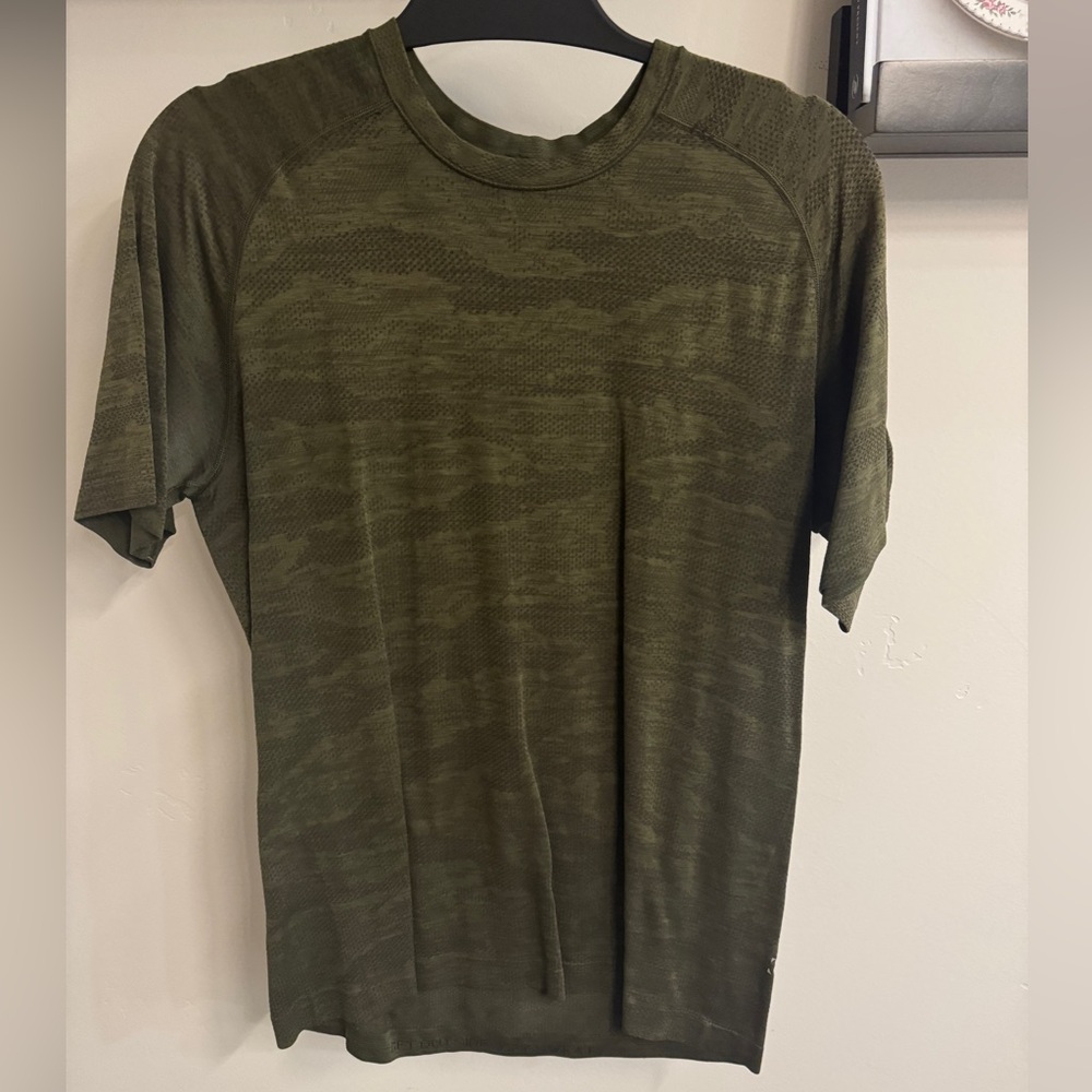 Men's Army Green / Camo Print Lululemon Metal Vent Tech